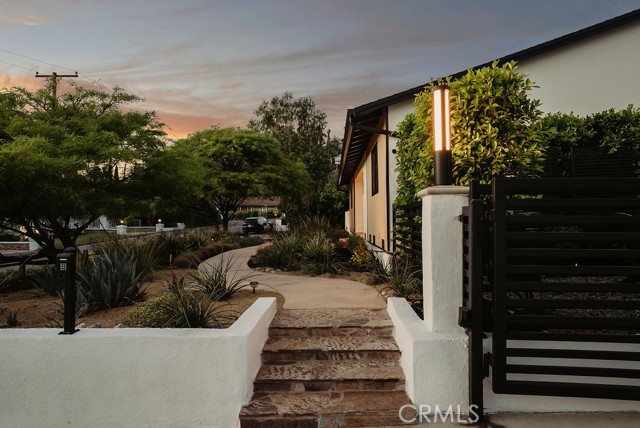 Detail Gallery Image 4 of 74 For 12822 Fairhaven, Santa Ana,  CA 92705 - 6 Beds | 4/1 Baths