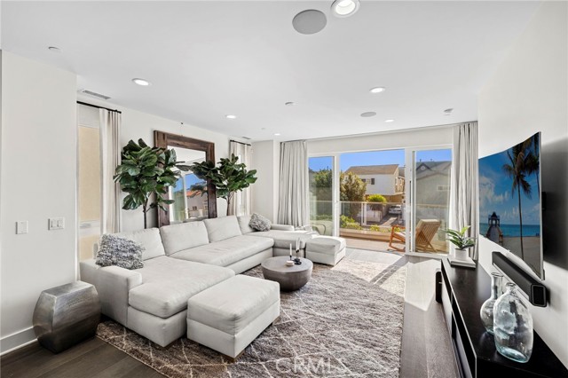 Detail Gallery Image 13 of 43 For 5512 Seashore, Newport Beach,  CA 92663 - 3 Beds | 3 Baths
