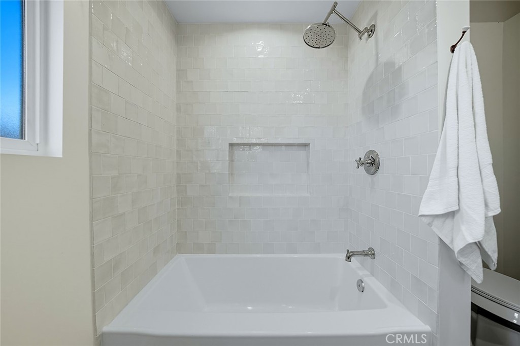 https://media.crmls.org/medias/a30be674-7ba1-4397-a856-db7789fb9c8d.jpg?preset=X-Large