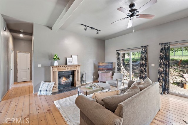 10950 Fox Springs Road, Murrieta CA: https://media.crmls.org/medias/a30beb6b-2c14-4c94-b111-a8f0644a1863.jpg