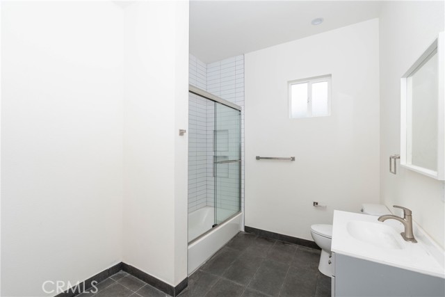 1038 E 53rd Street, Los Angeles CA: https://media.crmls.org/medias/a30bf415-00fb-409e-991b-fdeed012ca9b.jpg