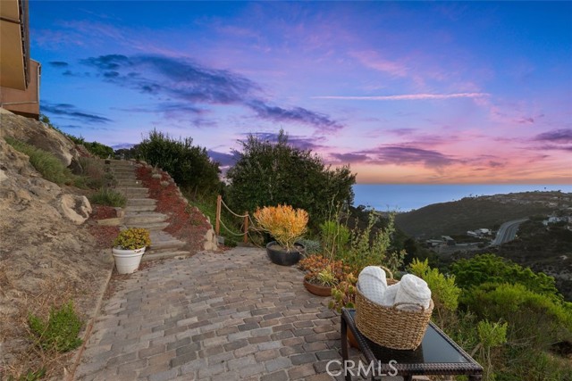 2516 Temple Hills Drive, Laguna Beach CA: https://media.crmls.org/medias/a30d1bb8-5d69-4f82-a2c1-5ddea6c9f23f.jpg