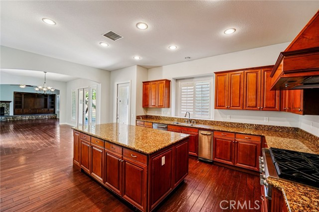 Detail Gallery Image 17 of 68 For 8622 Edelweiss, Corona,  CA 92883 - 5 Beds | 4/1 Baths