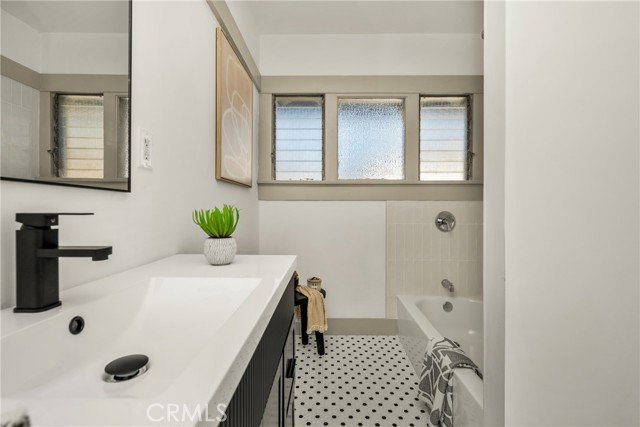 Detail Gallery Image 14 of 20 For 5445 S Victoria, Los Angeles,  CA 90043 - 3 Beds | 2 Baths