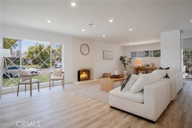 1376 Feather Avenue photo 3
