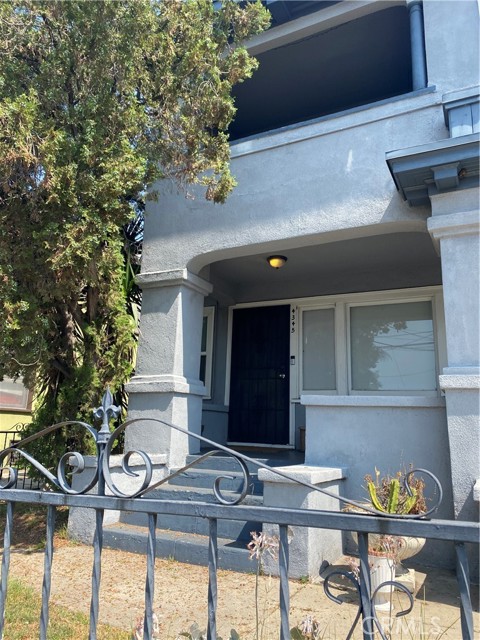 Detail Gallery Image 2 of 22 For 4345 Burns Ave, Los Angeles,  CA 90029 - 2 Beds | 2 Baths