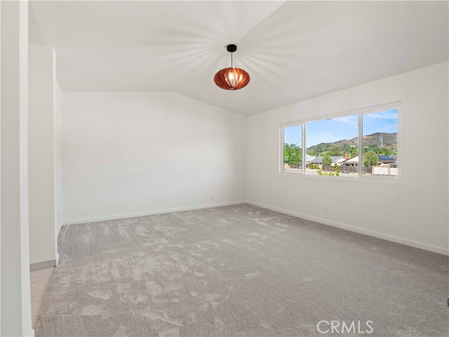 27572 Caraway Lane, Saugus CA: https://media.crmls.org/medias/a3101772-1cad-4b4d-9102-ea77db47c263.jpg