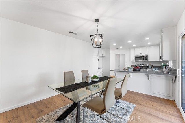 Detail Gallery Image 13 of 46 For 3519 Jupiter Ave, Palmdale,  CA 93550 - 4 Beds | 2 Baths