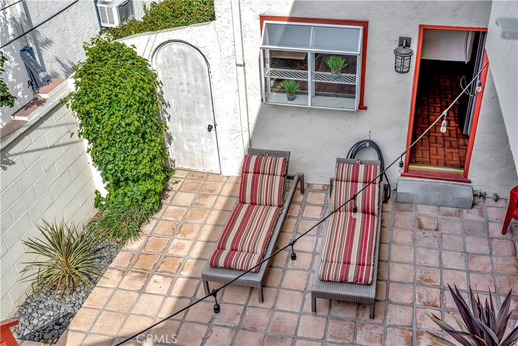 210 Nieto Avenue