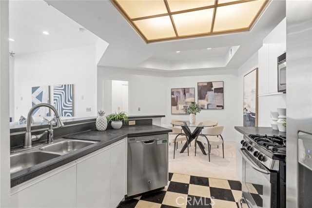 3561 Clarington Avenue, Los Angeles CA: https://media.crmls.org/medias/a310cbc9-c1f5-4092-8afa-c0ded8d962ec.jpg