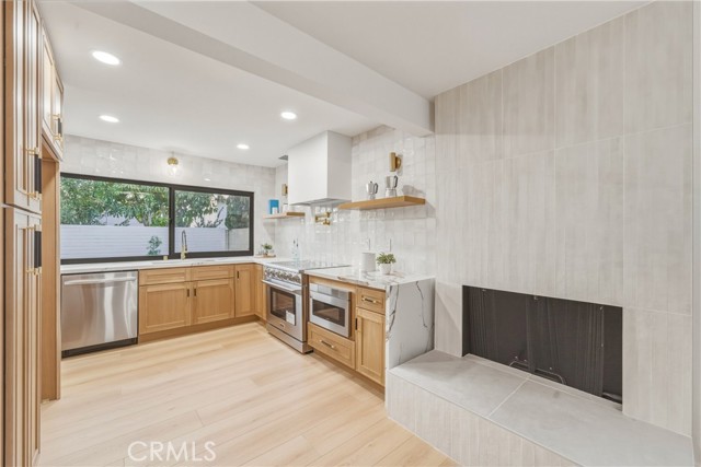 Detail Gallery Image 14 of 59 For 15335 Seine Cir, Irvine,  CA 92604 - 6 Beds | 4 Baths