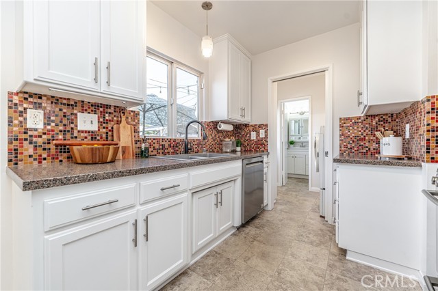 Detail Gallery Image 9 of 21 For 2750 Fanwood Ave, Long Beach,  CA 90815 - 3 Beds | 3 Baths