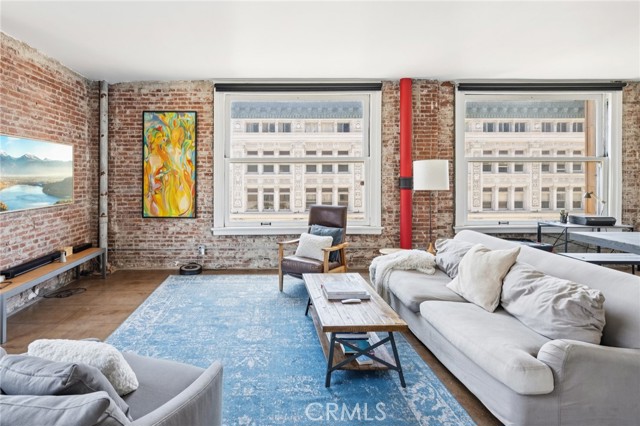 215 W 7th Street, Los Angeles CA: https://media.crmls.org/medias/a3121cc6-0b78-4e3c-9758-7e70c2d5c699.jpg