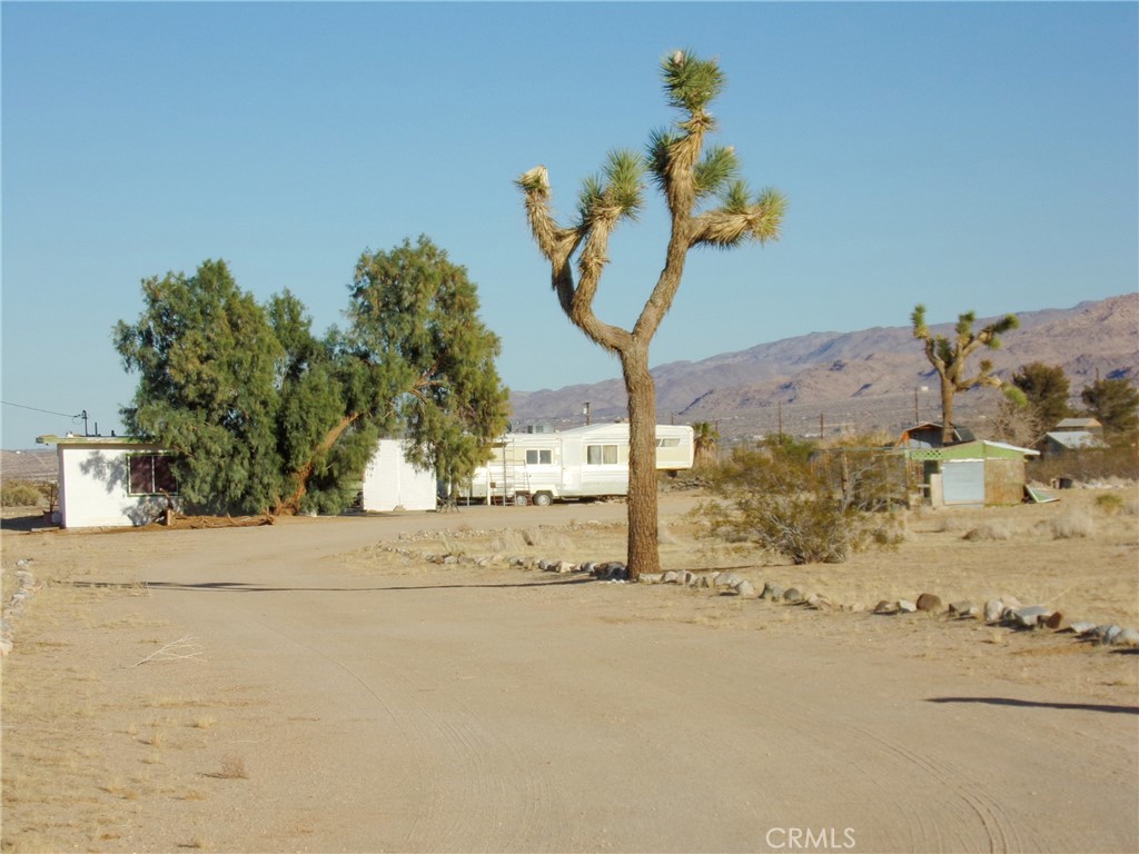https://media.crmls.org/medias/a3122e24-e872-4a24-8e90-87b048fb702e.jpg?preset=X-Large