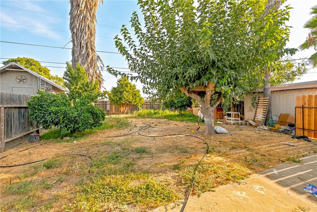 https://media.crmls.org/medias/a31231b3-96e2-45b5-9015-f36c2d575ba9.jpg?preset=X-Large