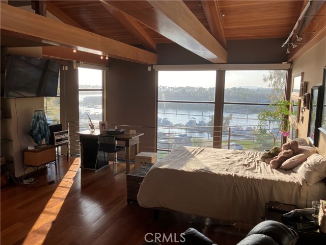 5327 Marina Pacifica N Drive, Long Beach CA: https://media.crmls.org/medias/a3136d82-6344-40f1-86ce-5363112ef5c7.jpg
