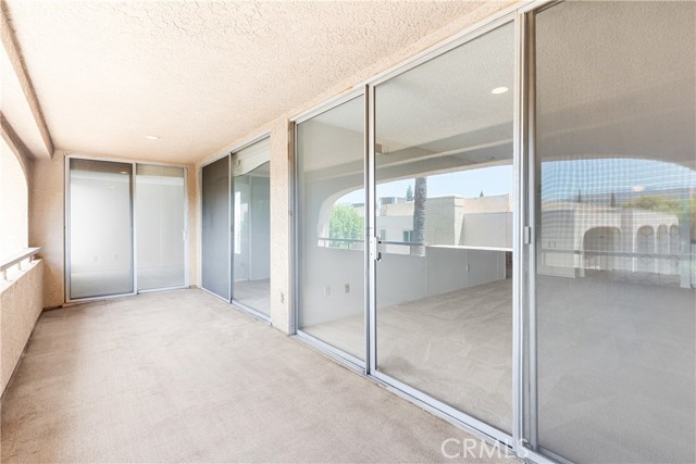 5330 Lindley Avenue, Encino CA: https://media.crmls.org/medias/a313e699-6c6c-496d-beaf-ff91f93d5098.jpg
