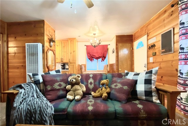 Detail Gallery Image 7 of 22 For 1008 E Country Club Bld, Big Bear City,  CA 92314 - 2 Beds | 2 Baths
