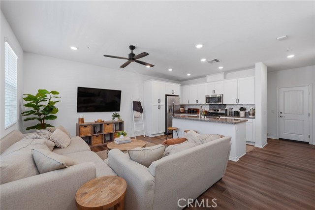 Detail Gallery Image 8 of 38 For 14562 Sienna Pl, Corona,  CA 92880 - 3 Beds | 2/1 Baths