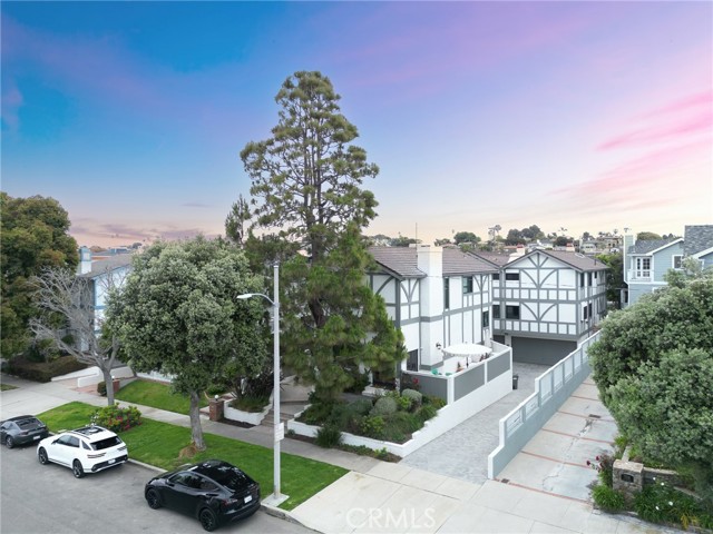 716 Broadway, Redondo Beach, California 90277, 3 Bedrooms Bedrooms, ,2 BathroomsBathrooms,Residential,Sold,Broadway,SB23089212