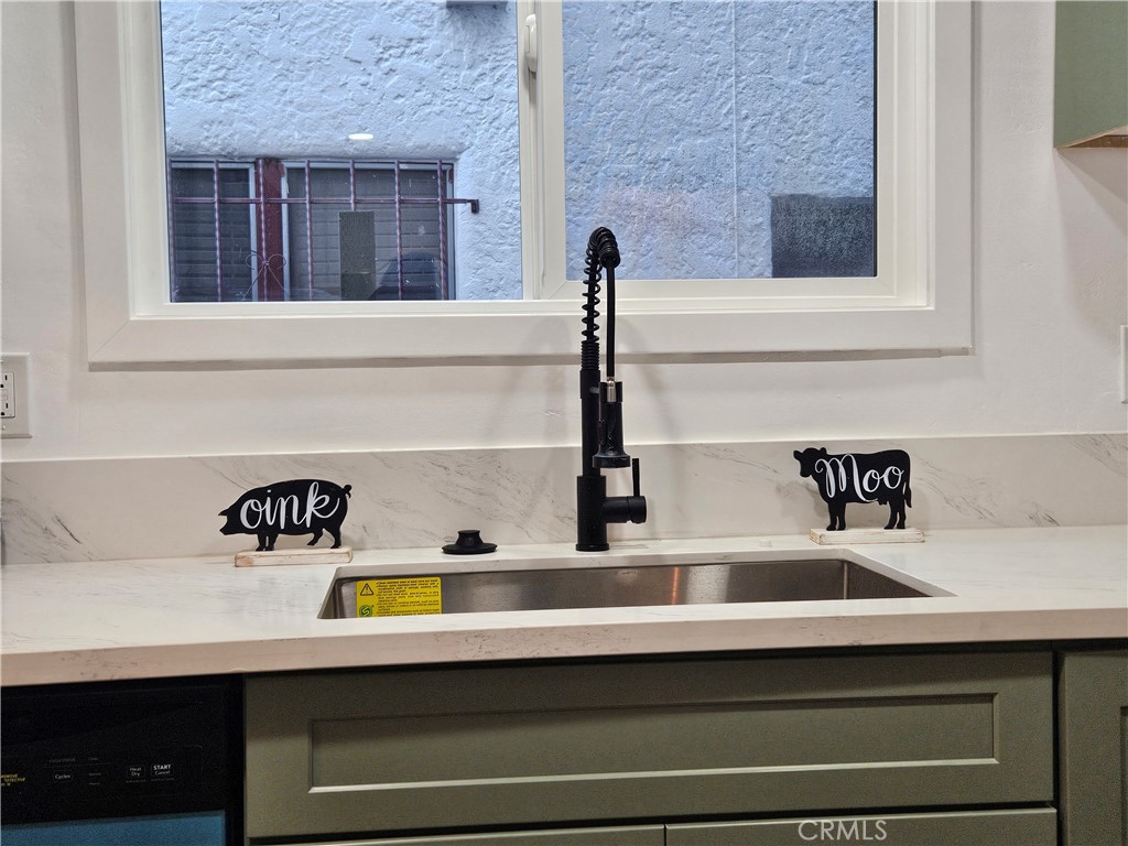 https://media.crmls.org/medias/a3184728-00f6-4aa9-a297-6b15325718e5.jpg?preset=X-Large