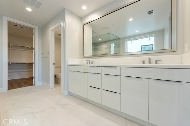 Detail Gallery Image 11 of 40 For 209 Mask, Irvine,  CA 92618 - 5 Beds | 5 Baths