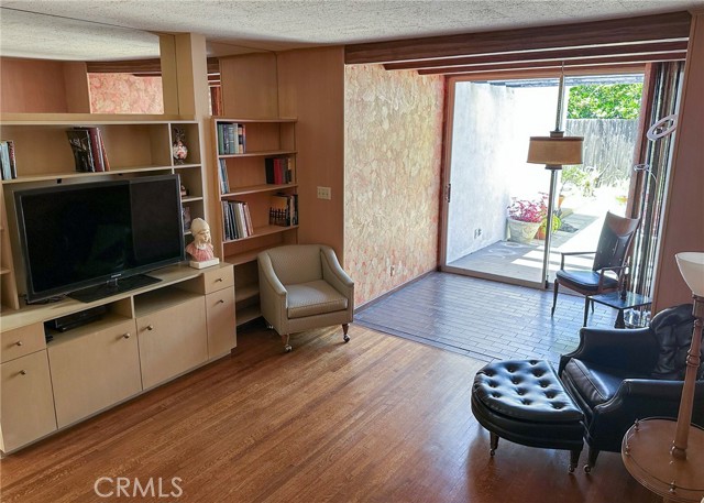 Detail Gallery Image 15 of 45 For 10781 Lindbrook Dr, Los Angeles,  CA 90024 - 4 Beds | 3/1 Baths