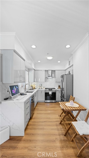 Detail Gallery Image 6 of 19 For 565 E San Jose Ave #204,  Burbank,  CA 91501 - 2 Beds | 3 Baths