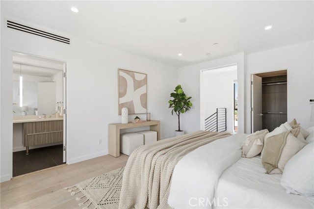 Image 21 of 37 For 5153 Redondo Court