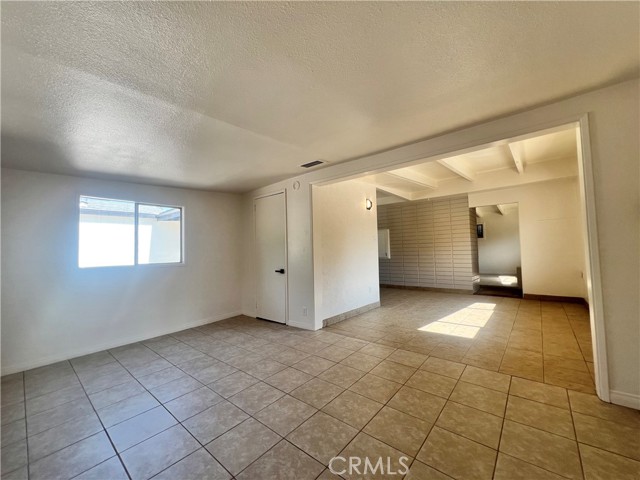 Detail Gallery Image 8 of 44 For 38710 Yucca Tree St, Palmdale,  CA 93551 - 4 Beds | 2 Baths