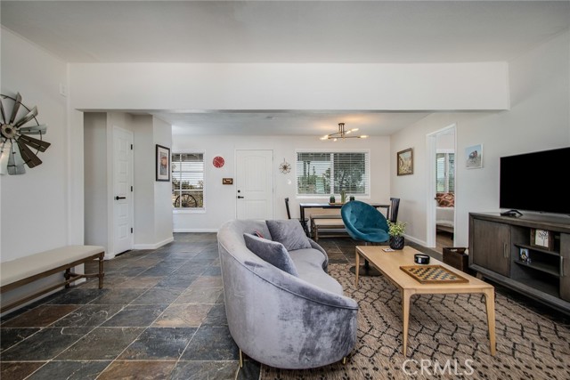 4574 Avenida Del Sol, Joshua Tree CA: https://media.crmls.org/medias/a31a4a40-3b10-460e-b8c3-10a4f441502c.jpg