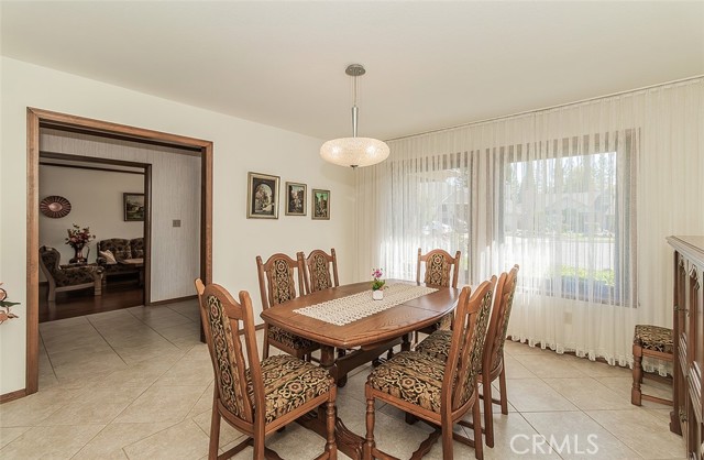 Detail Gallery Image 7 of 50 For 7355 N Pacific Ave, Fresno,  CA 93711 - 4 Beds | 3 Baths
