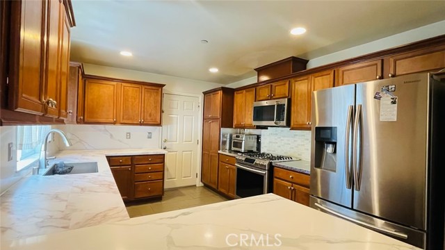 Detail Gallery Image 13 of 33 For 15721 Cobalt St #105,  Sylmar,  CA 91342 - 4 Beds | 2/1 Baths