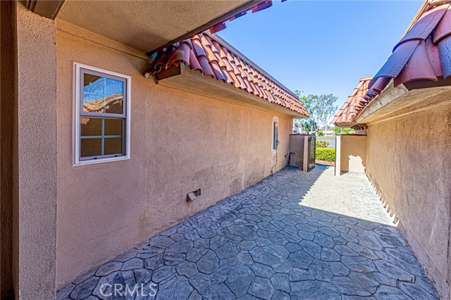 26 Seton, Irvine CA: https://media.crmls.org/medias/a31aa04f-37ba-49ac-96a0-440fc58e781d.jpg