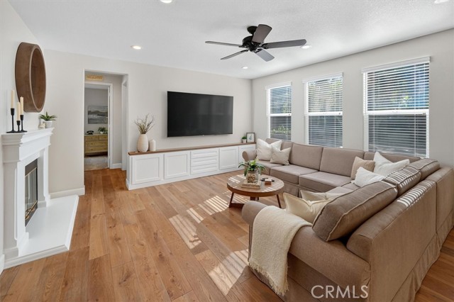 Detail Gallery Image 17 of 55 For 29231 Black Pine Way, Saugus,  CA 91390 - 6 Beds | 4/1 Baths