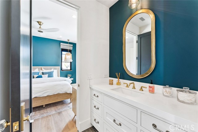1831 Newport Hills E Drive, Newport Beach CA: https://media.crmls.org/medias/a31bb8a0-63b0-492d-a104-63dcc0cd975d.jpg