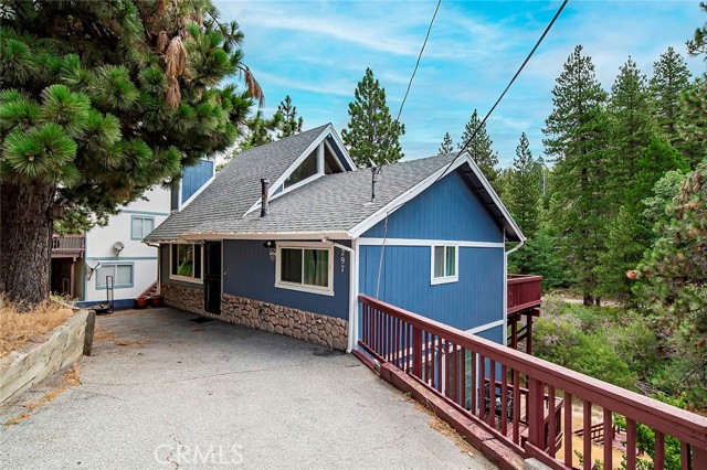 Detail Gallery Image 2 of 36 For 297 S Fairway Dr, Lake Arrowhead,  CA 92352 - 4 Beds | 2/1 Baths