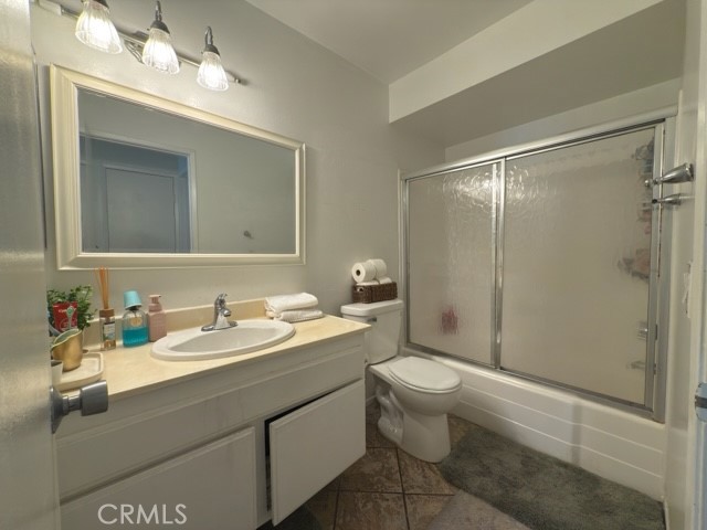 https://media.crmls.org/medias/a31bd33a-dab2-4e47-b1aa-a34e2258277d.jpg?preset=X-Large