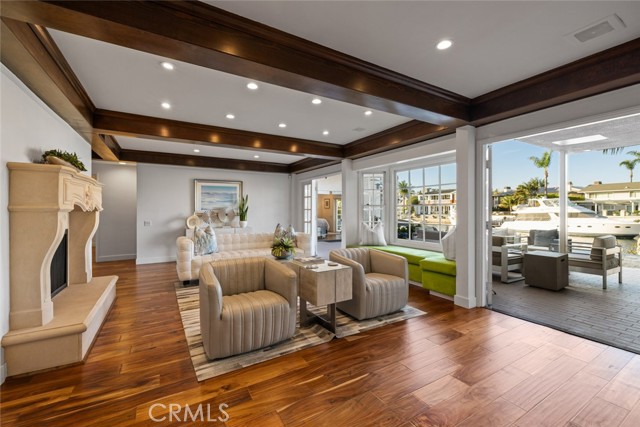 Detail Gallery Image 10 of 68 For 218 Evening Star Ln, Newport Beach,  CA 92660 - 5 Beds | 3/1 Baths