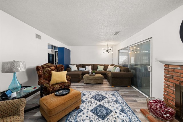 5015 Berryhill Place, Riverside CA: https://media.crmls.org/medias/a31c6160-43f6-41fd-a251-163e463ed534.jpg