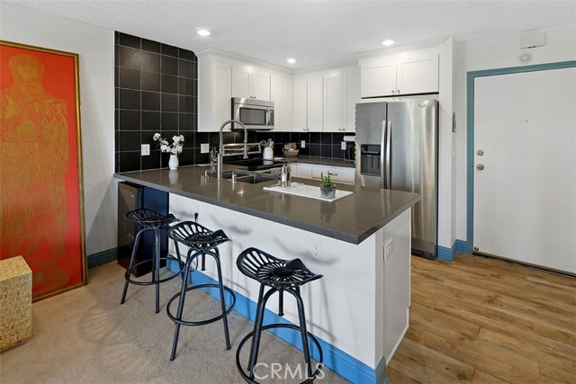 Counter seating for entertaining. Counter seating for entertaining.