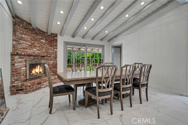 Detail Gallery Image 13 of 39 For 19710 Henshaw St, Woodland Hills,  CA 91364 - 4 Beds | 4 Baths