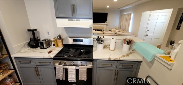 Detail Gallery Image 9 of 13 For 2935 N H St, San Bernardino,  CA 92405 - 4 Beds | 2 Baths