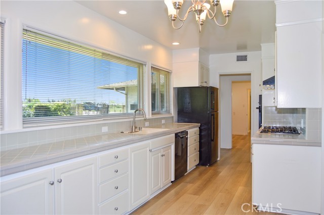 Detail Gallery Image 12 of 75 For 888 W Avenue L, Calimesa,  CA 92320 - 3 Beds | 2/1 Baths