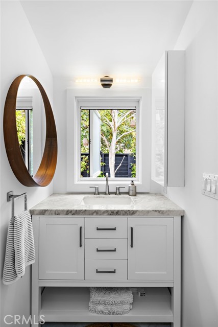 592 Bluebird Canyon Drive, Laguna Beach CA: https://media.crmls.org/medias/a32027a1-77df-449a-b325-f24500736ea3.jpg