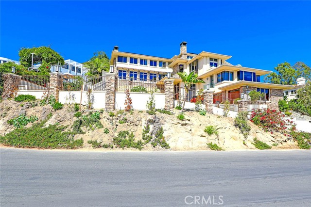 Detail Gallery Image 1 of 40 For 1076 Skyline Dr, Laguna Beach,  CA 92651 - 4 Beds | 4/1 Baths