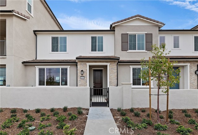 Detail Gallery Image 2 of 23 For 16176 Spicebush Ln, Chino,  CA 91708 - 2 Beds | 2/1 Baths