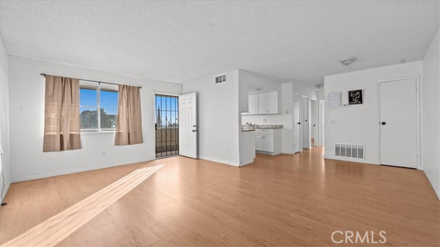 Detail Gallery Image 8 of 33 For 3451 Rainbow, Highland,  CA 92346 - 2 Beds | 1 Baths