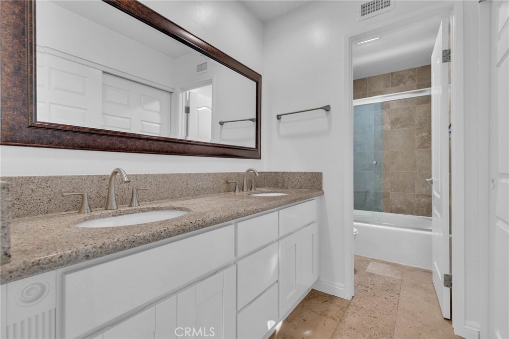 MLS #OC25279885 image #17