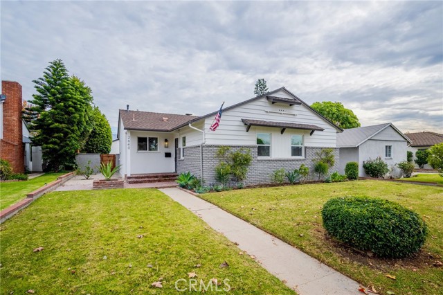 Detail Gallery Image 1 of 29 For 2640 N Buena Vista St, Burbank,  CA 91504 - 3 Beds | 2 Baths